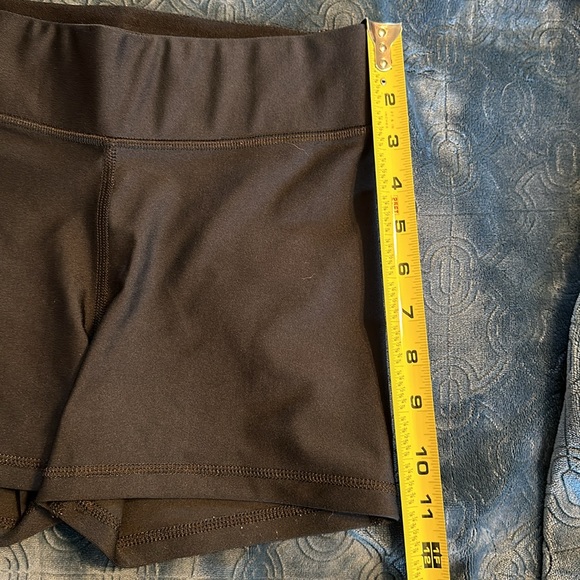 Under Armour Volleyball Compression Shorts. - Picture 5 of 7